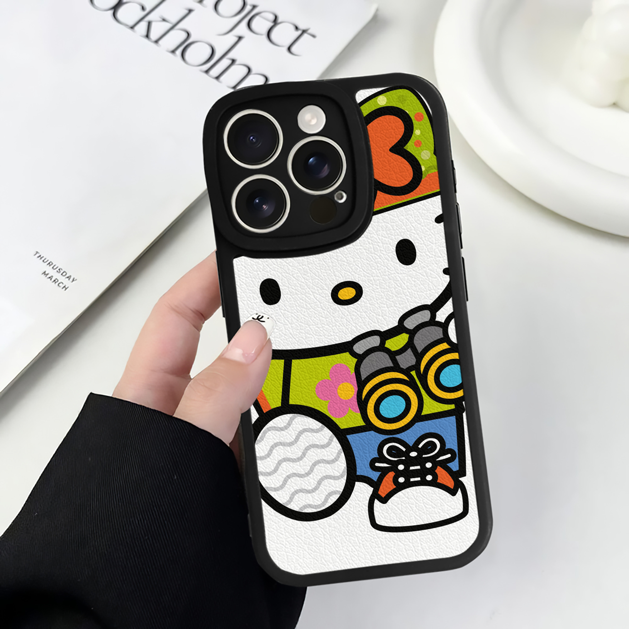 （画像用） Hello Kitty ハローキティ 【iPhone 16シリーズ対応】シリコンスマホケース（レザー調） 材質：シリコン